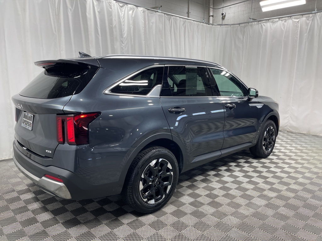 2024 Kia Sorento S photo 2