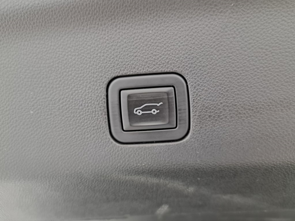 2023 Chevrolet Suburban LT photo 33