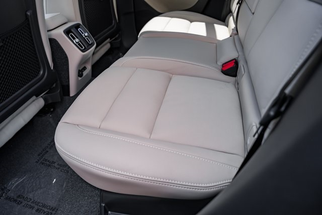 2025 Volvo XC40 Plus photo 26