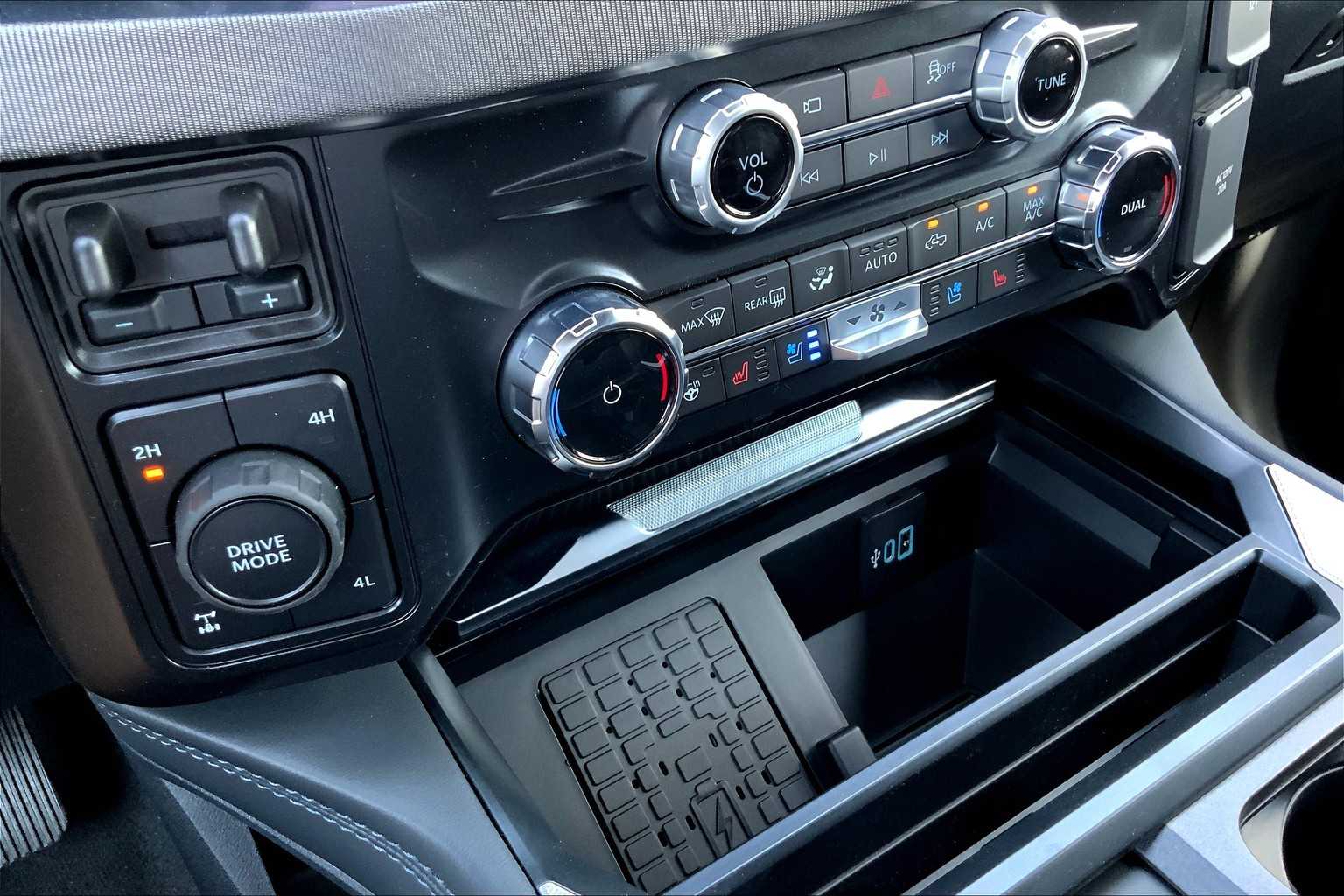 2025 Ford F-350 Platinum photo 15