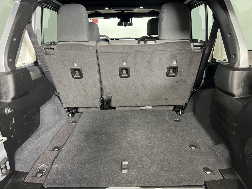 2024 Jeep Wrangler Sahara photo 24