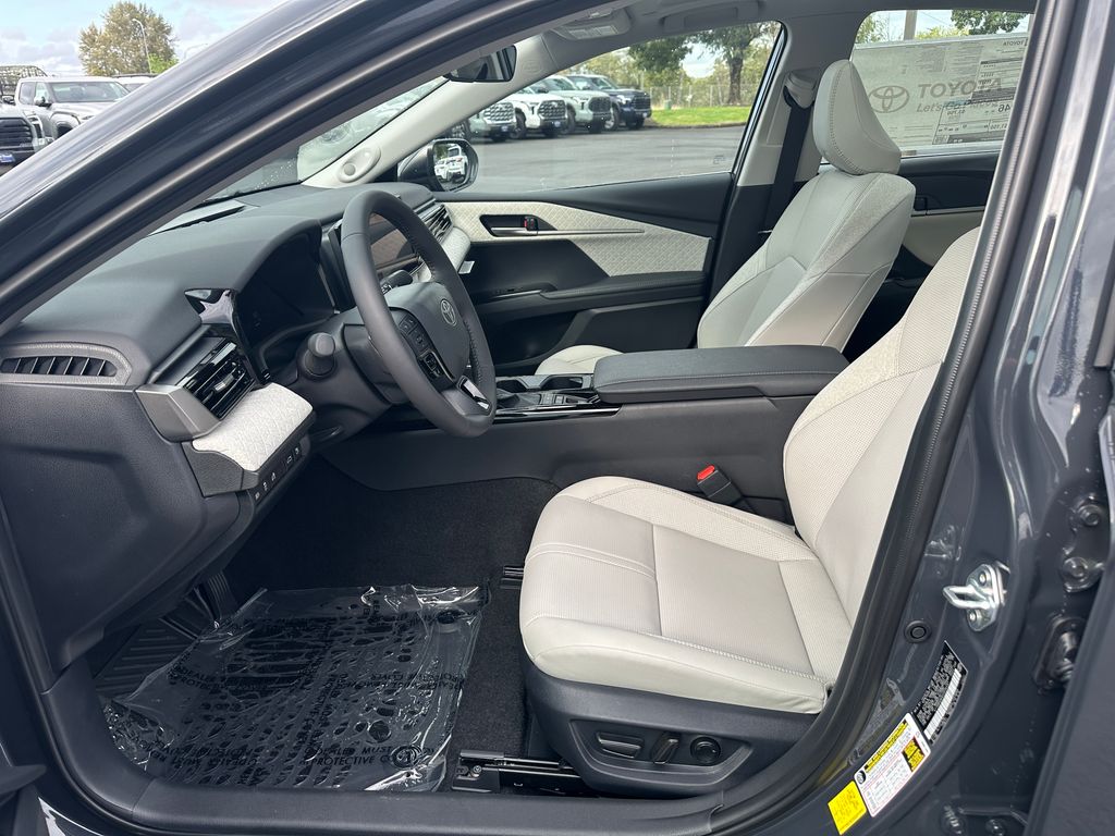 2025 Toyota Camry XLE photo 13