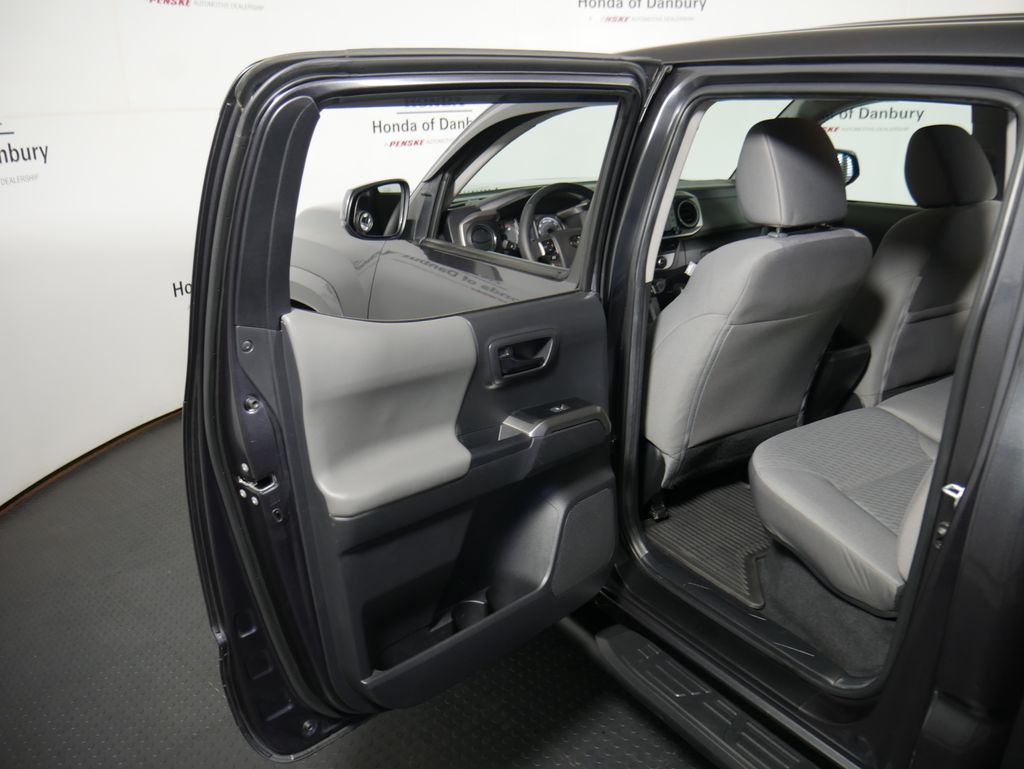 2022 Toyota Tacoma SR5 photo 8