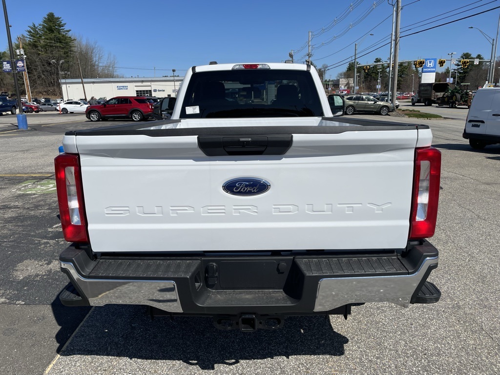 2025 Ford F-350 XLT photo 3