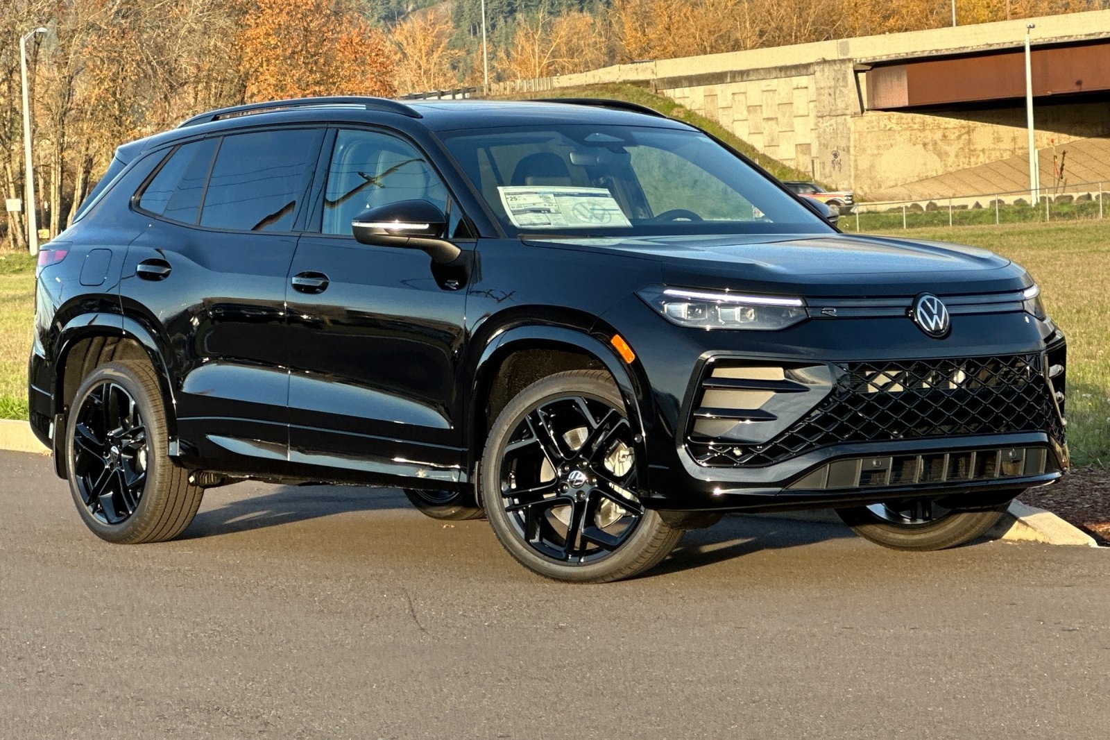 2026 Volkswagen Tiguan SE R-LINE BLACK's photo