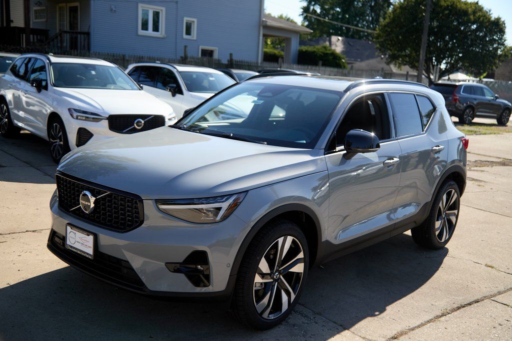2026 VOLVO XC40 - Image 5