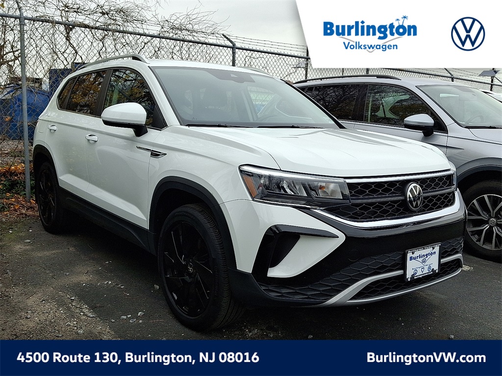 2024 Volkswagen Taos SE's photo