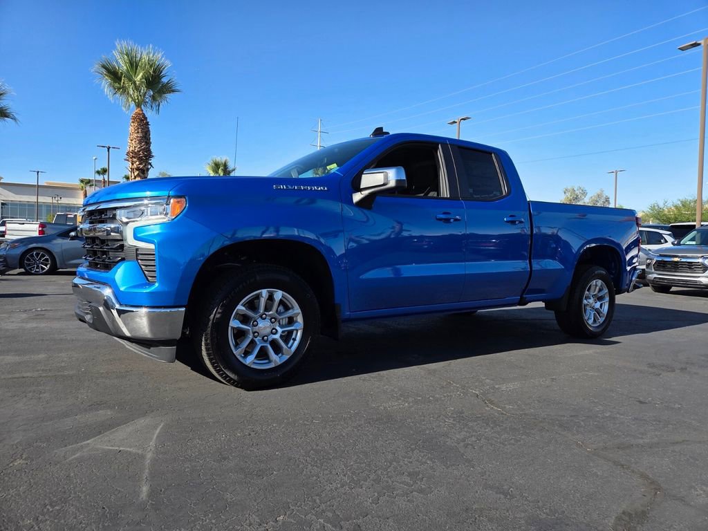 2025 Chevrolet Silverado 1500 LT photo 2