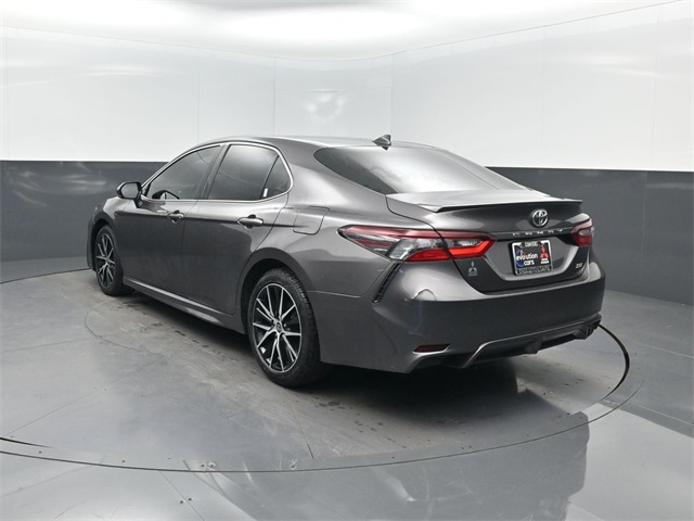 2021 Toyota Camry SE photo 3