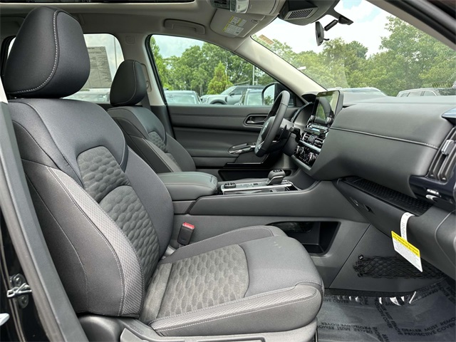 2025 Nissan Pathfinder SV photo 10