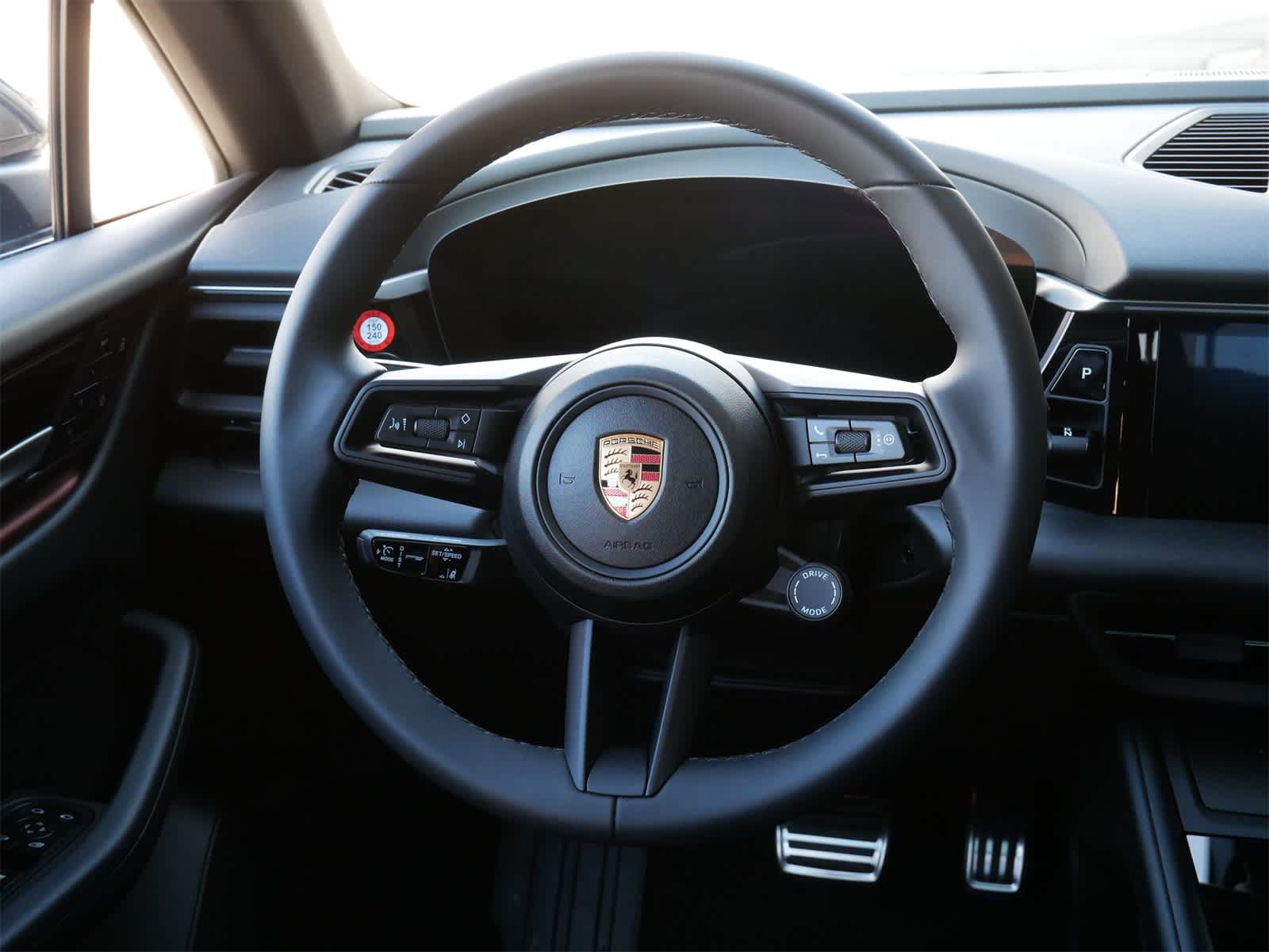 2025 Porsche Macan Electric photo 8