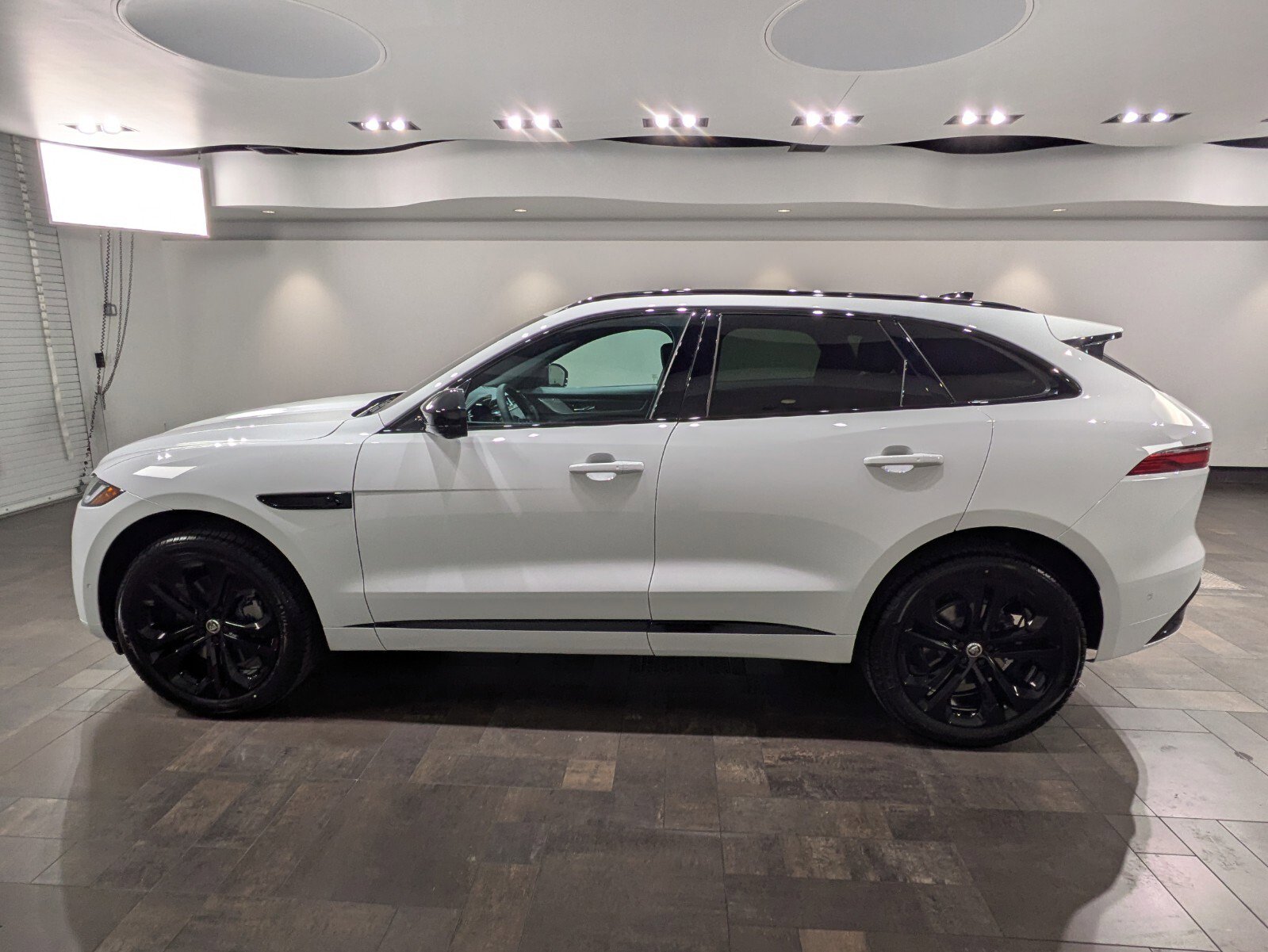 2026 Jaguar F-PACE P250 R-Dynamic S photo 2