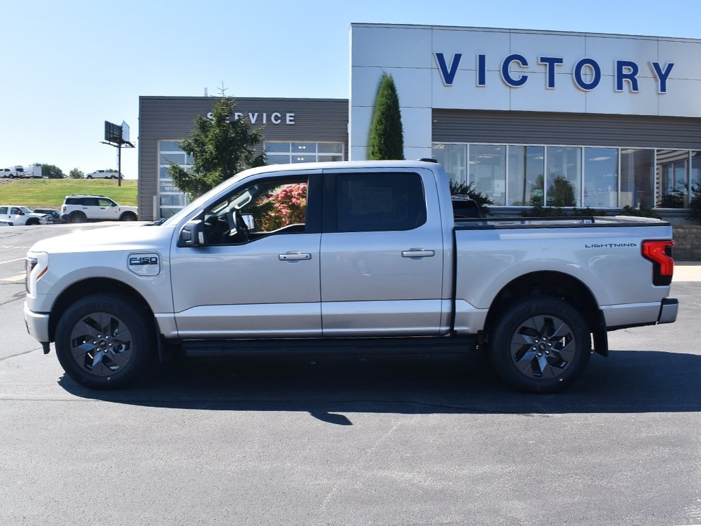 2025 Ford F-150 Lightning XLT photo 2