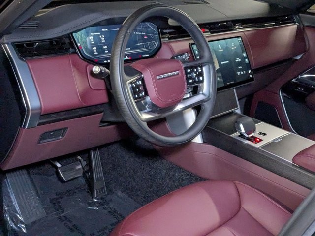 2025 Land Rover Range Rover SE photo 3