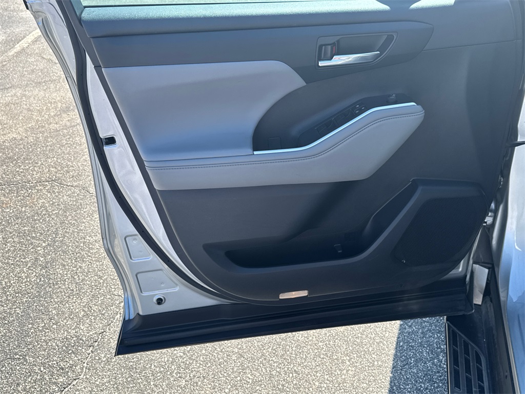 2022 Toyota Highlander XLE photo 10