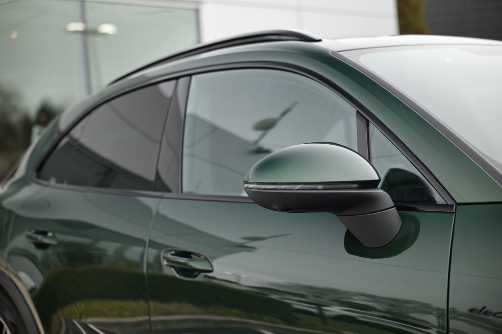 2025 Porsche Macan Electric photo 12
