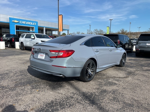 2022 Honda Accord Hybrid Touring photo 3