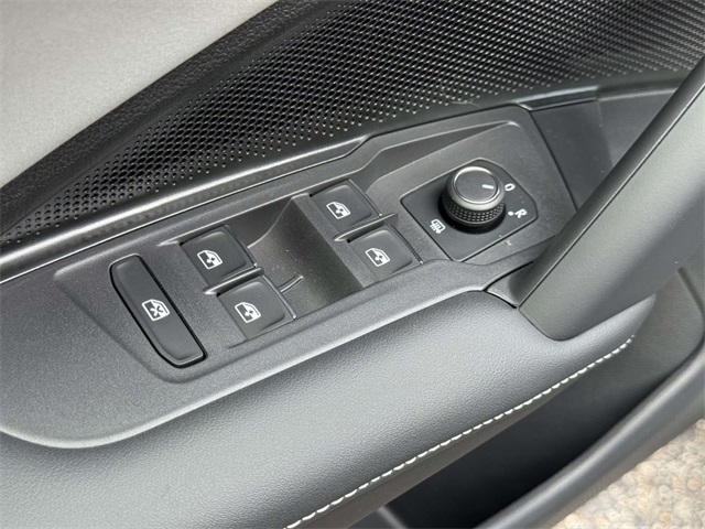 2025 Volkswagen Tiguan SE photo 25