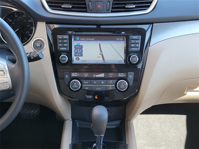 2016 Nissan Rogue SV photo 18