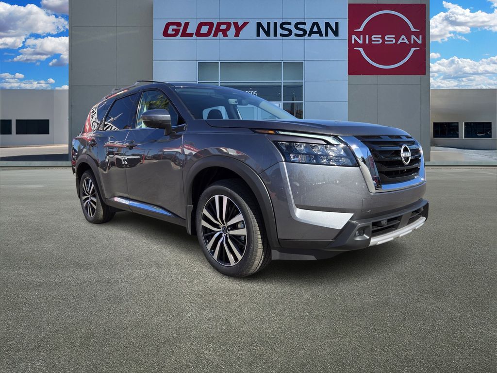 2025 Nissan Pathfinder Platinum's photo
