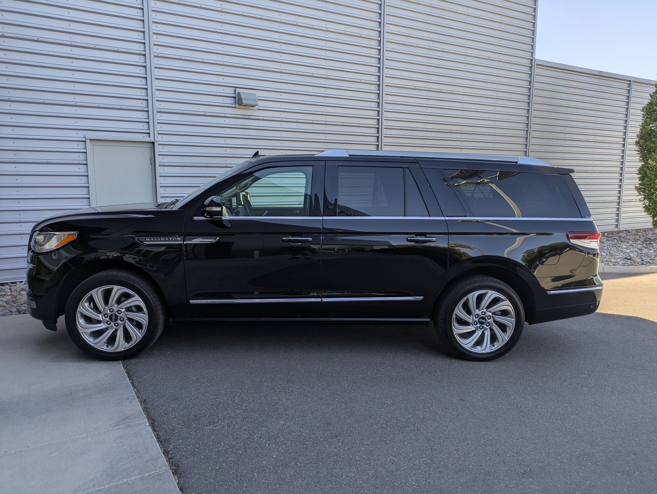 2024 Lincoln Navigator L Reserve photo 2