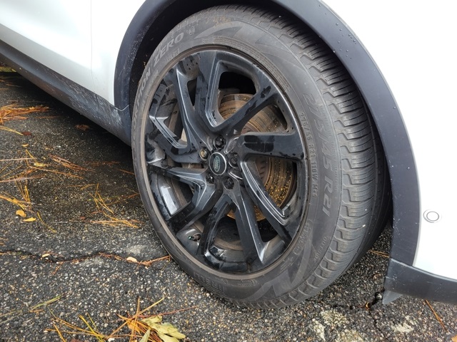 2024 Land Rover Discovery S photo 4