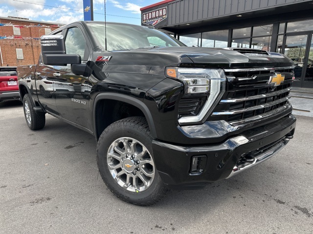 2025 Chevrolet Silverado 2500HD LT photo 3
