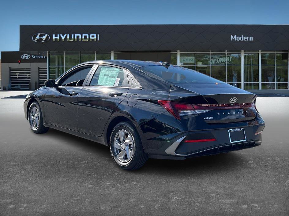 2026 Hyundai Elantra SE photo 4