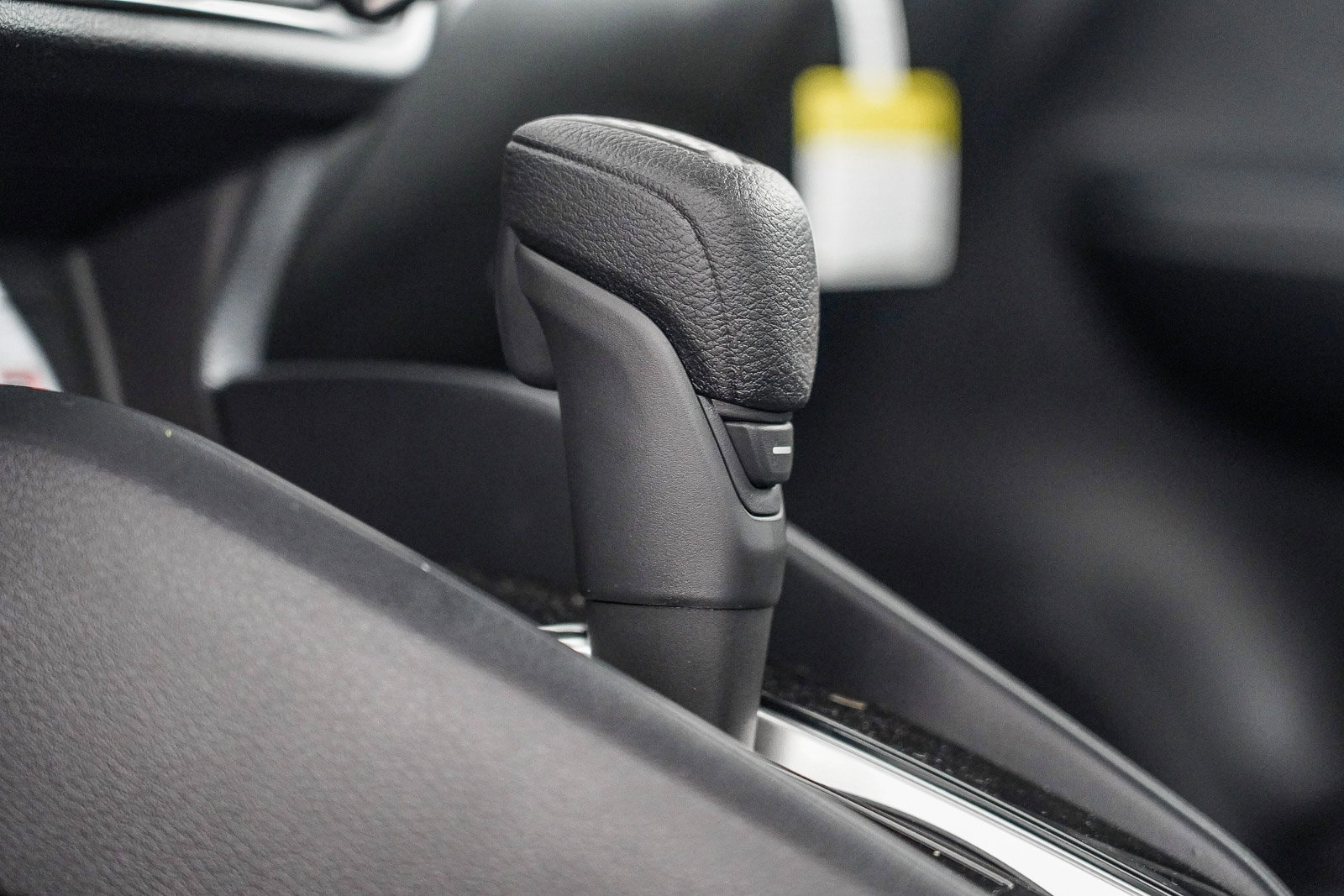2025 Nissan Versa SV photo 20