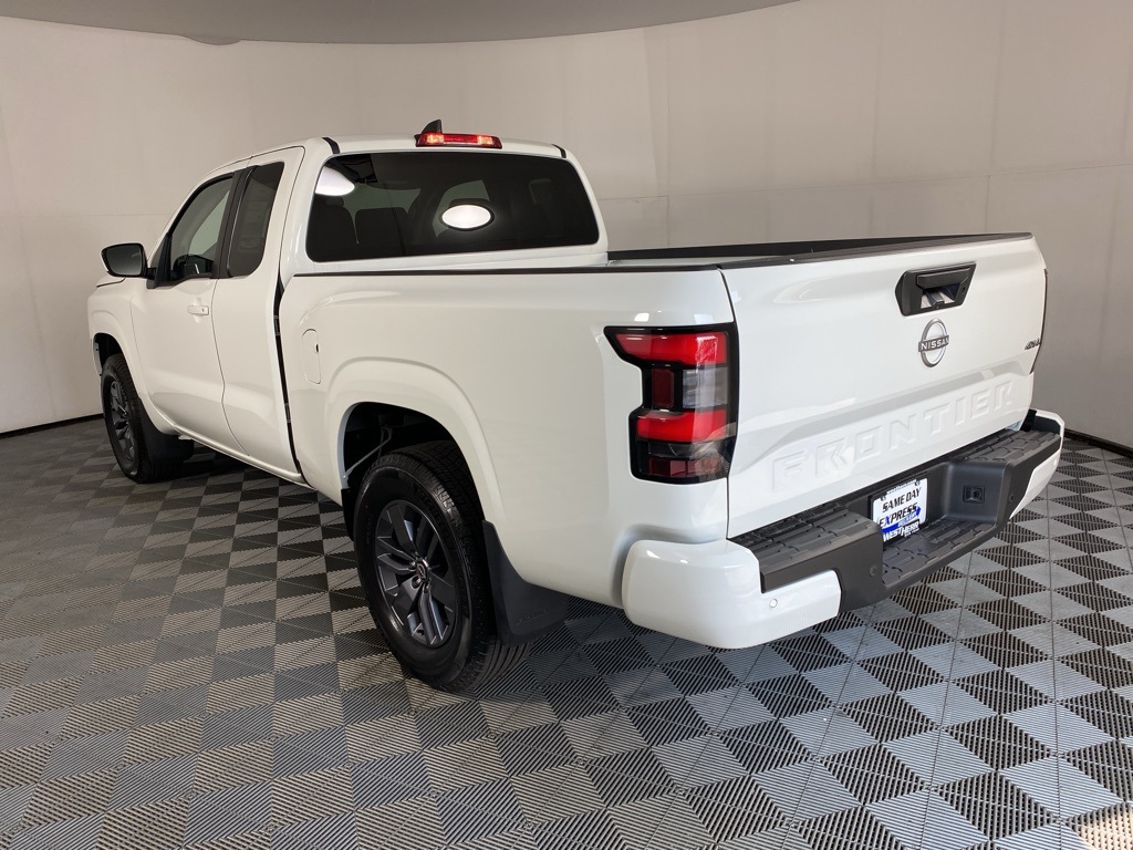 2025 Nissan Frontier SV photo 3