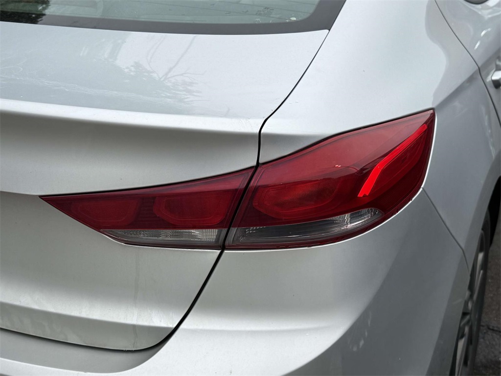 2018 Hyundai Elantra SEL photo 10