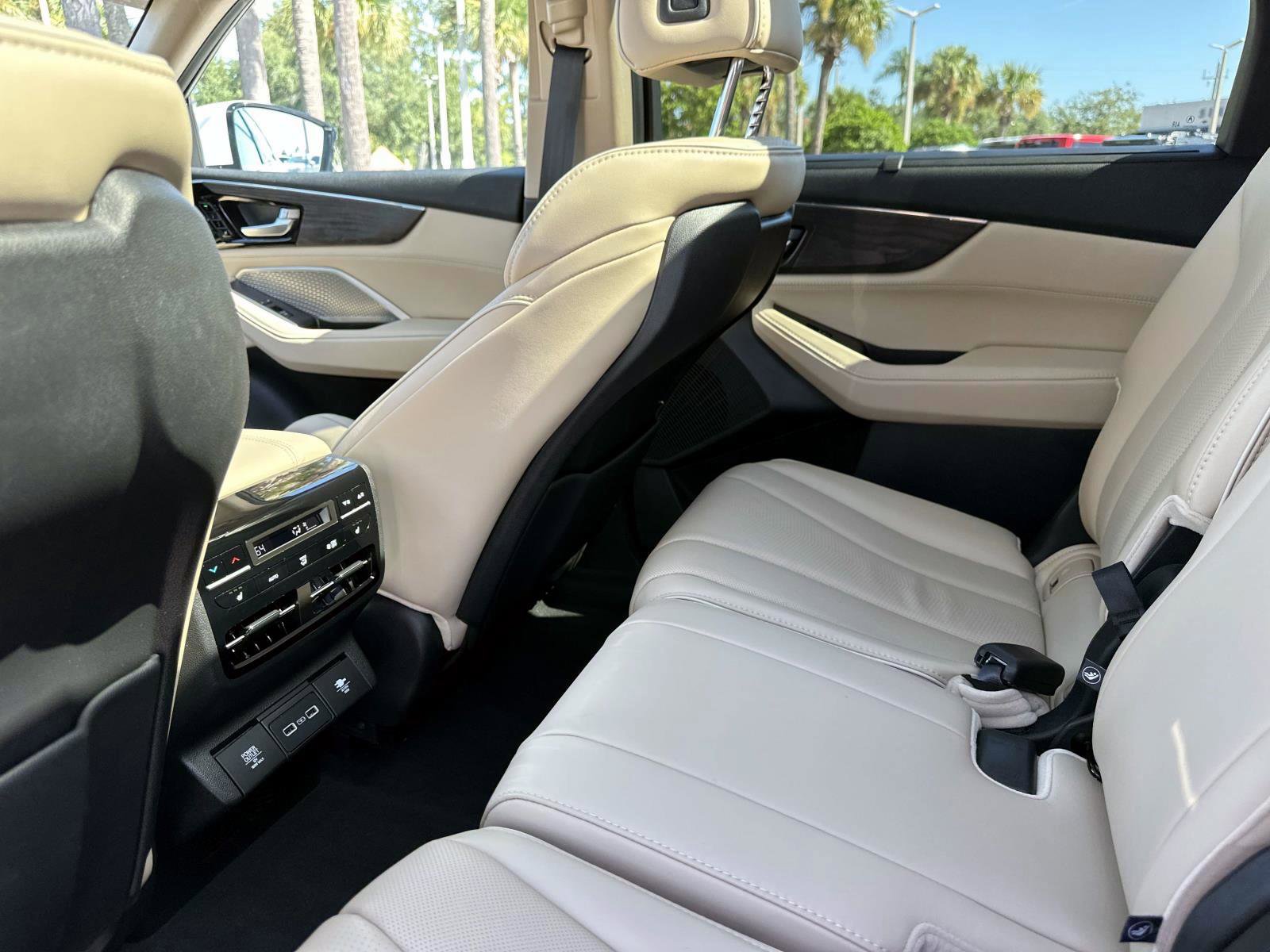 2023 Acura MDX SH-AWD Advance photo 14