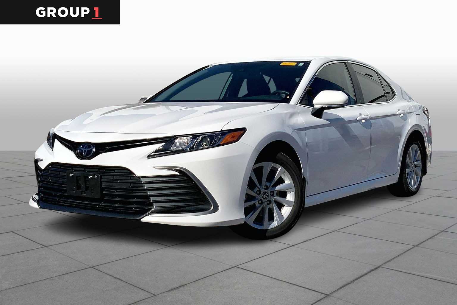 2023 Toyota Camry LE's photo