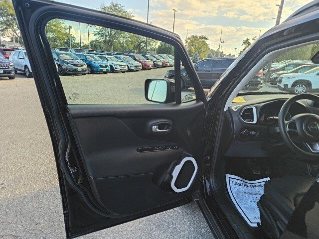 2018 Jeep Renegade Latitude North Edition photo 9