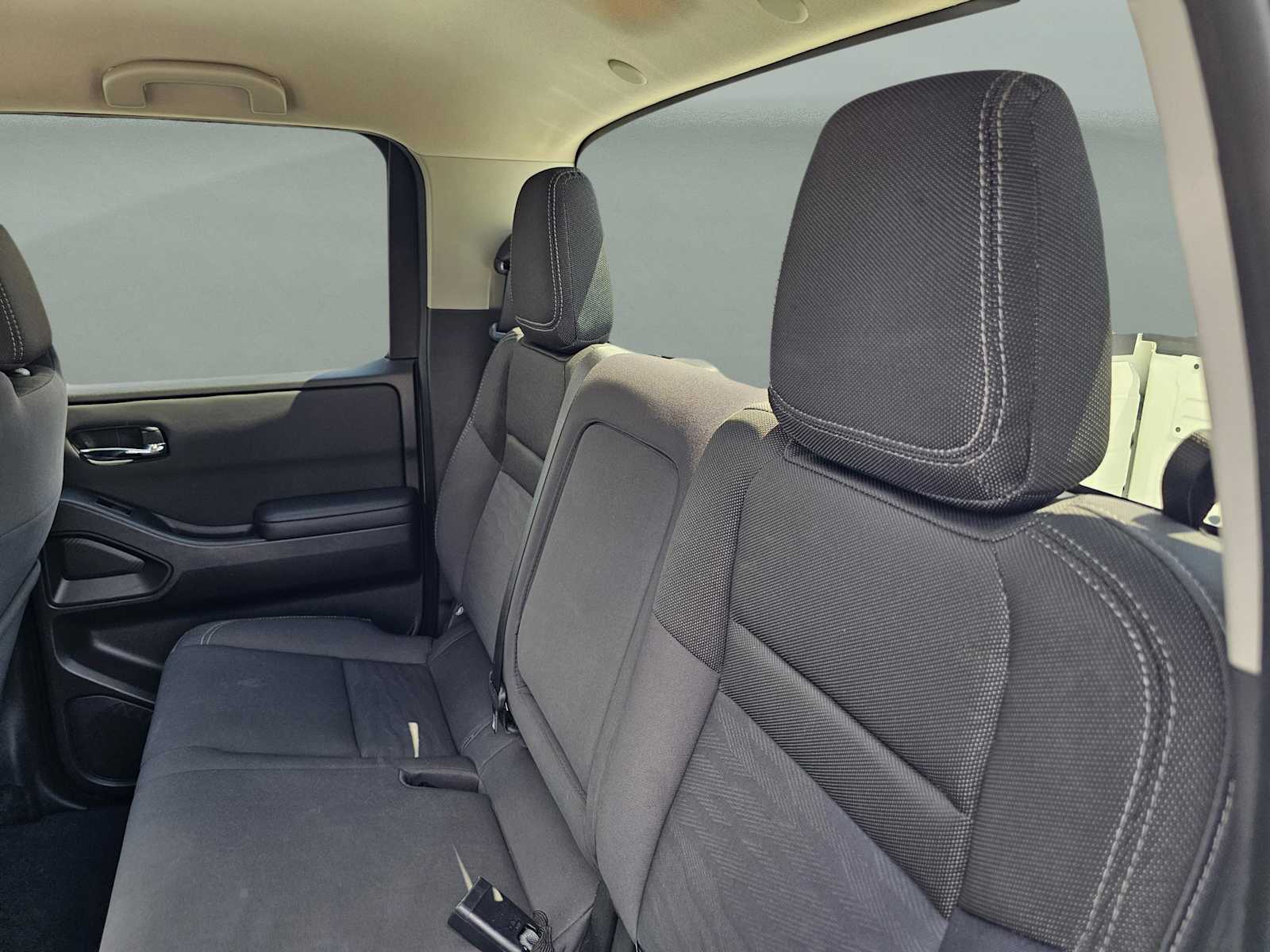 2024 Nissan Frontier SV photo 32