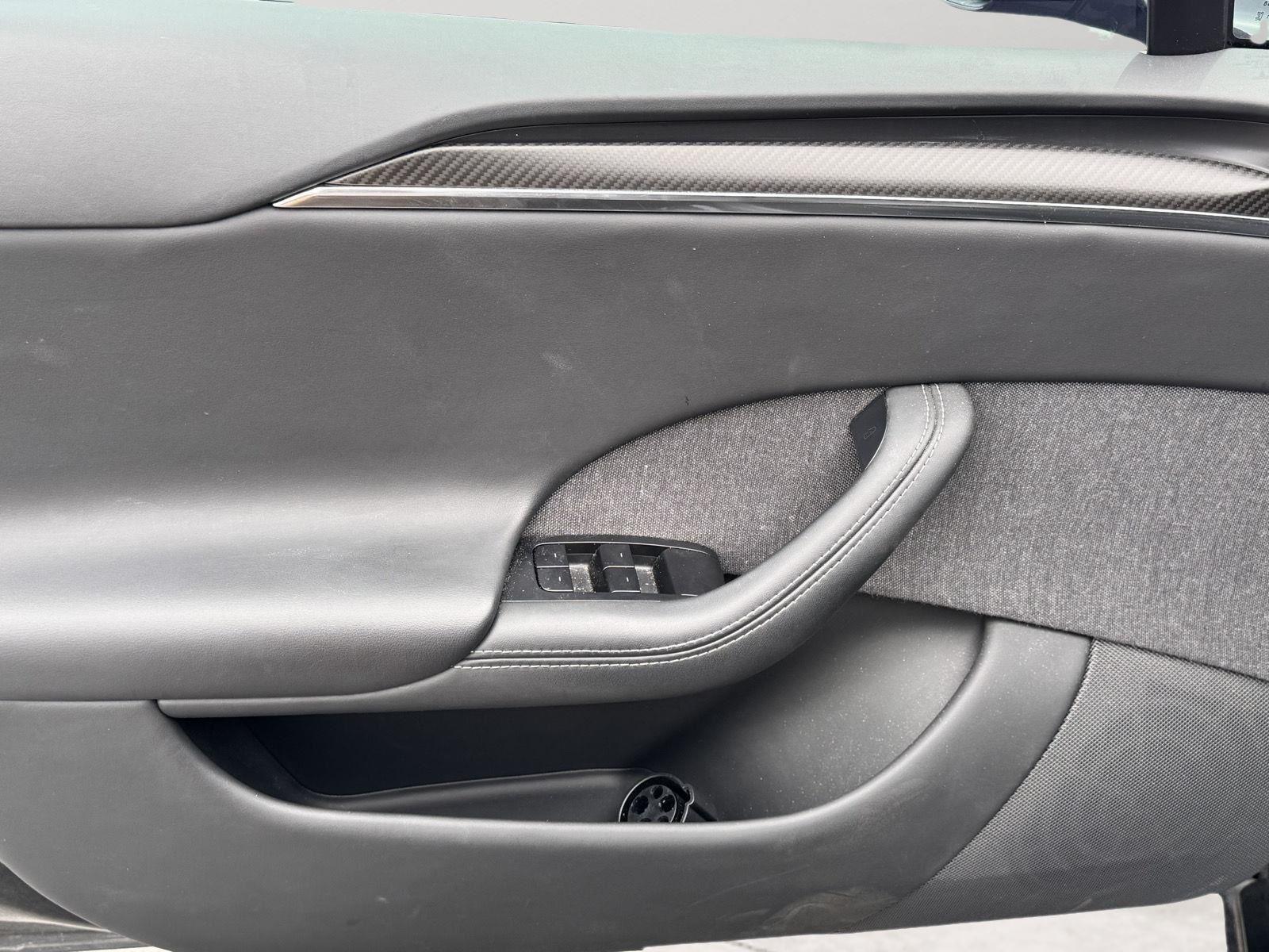2022 Tesla Model S Plaid photo 12