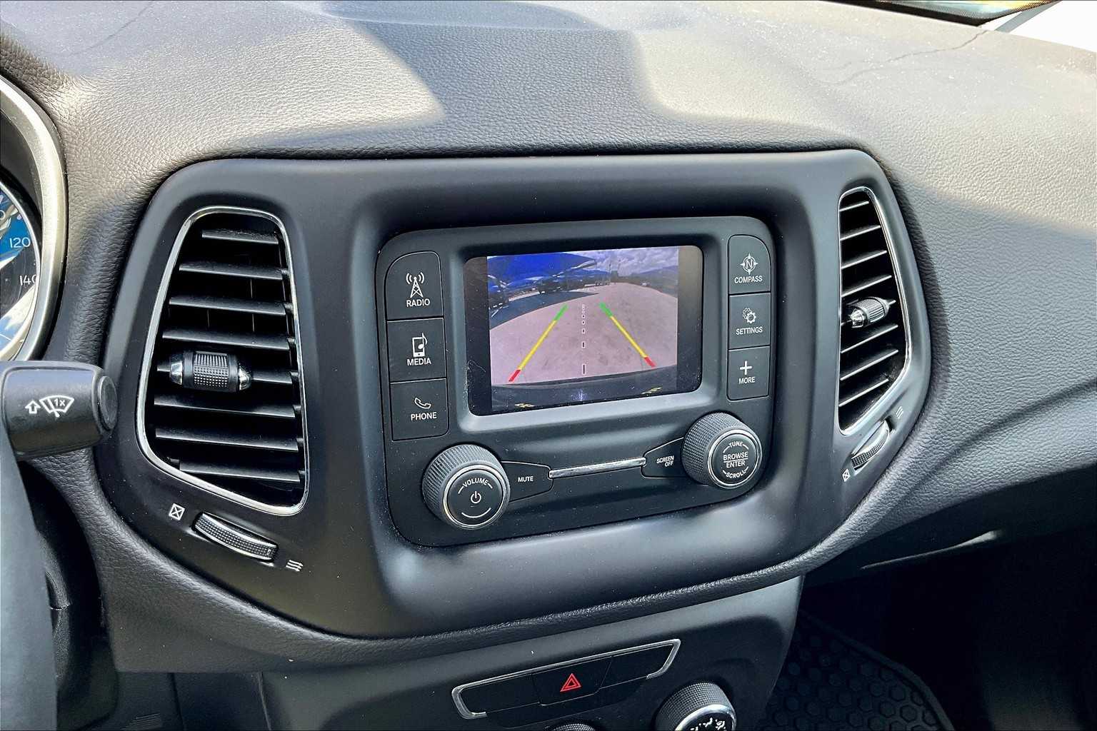 2018 Jeep Compass Latitude photo 24
