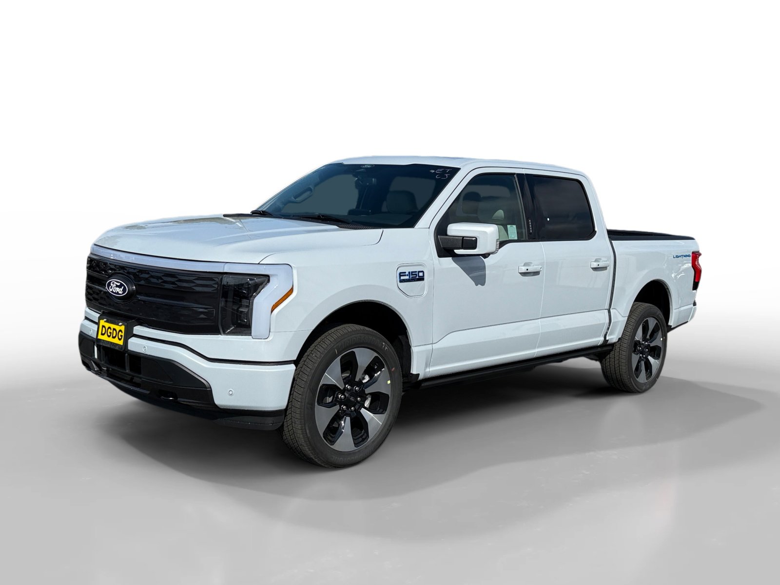 2025 Ford F-150 Lightning Platinum's photo