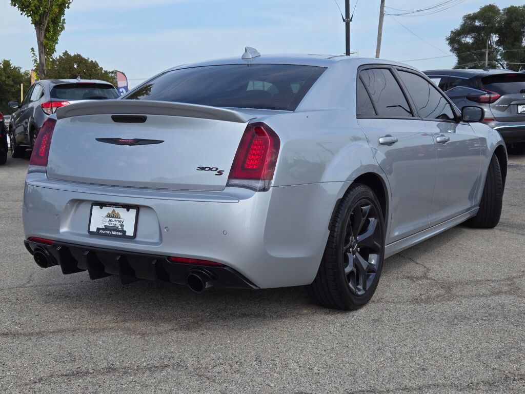 2023 Chrysler 300 photo 11