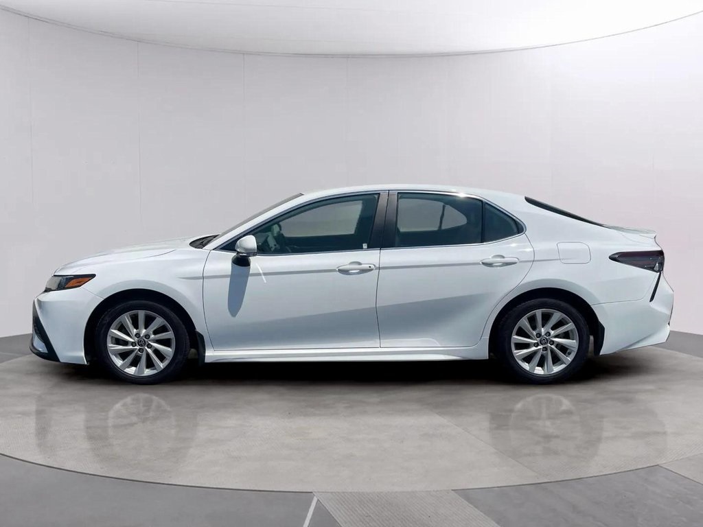 2022 Toyota Camry SE photo 2