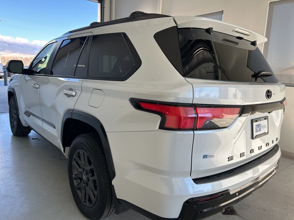 2025 Toyota Sequoia Platinum photo 4
