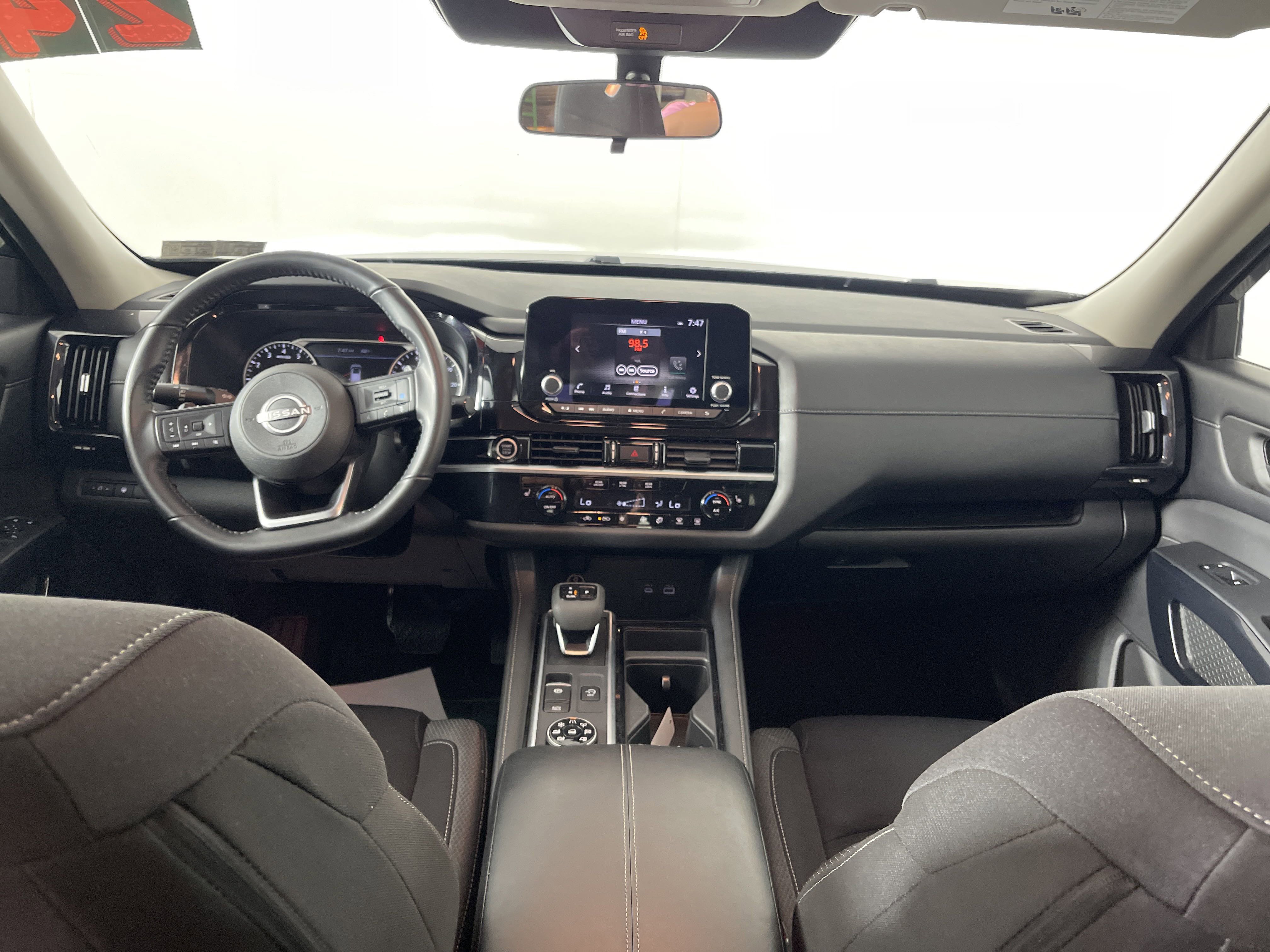 2024 Nissan Pathfinder SV photo 3