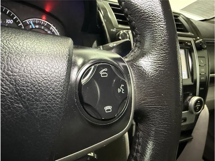 2012 Toyota Camry XLE photo 31