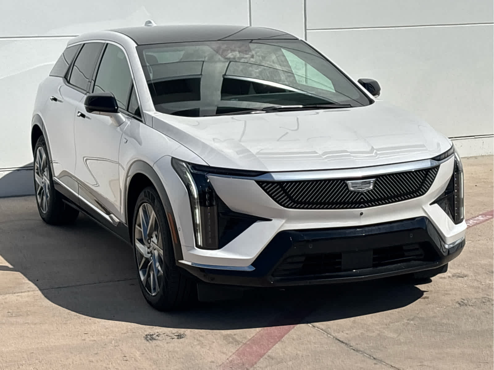 2025 Cadillac Optiq Luxury photo 3