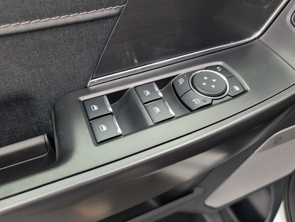 2025 Ford F-150 Lariat photo 11