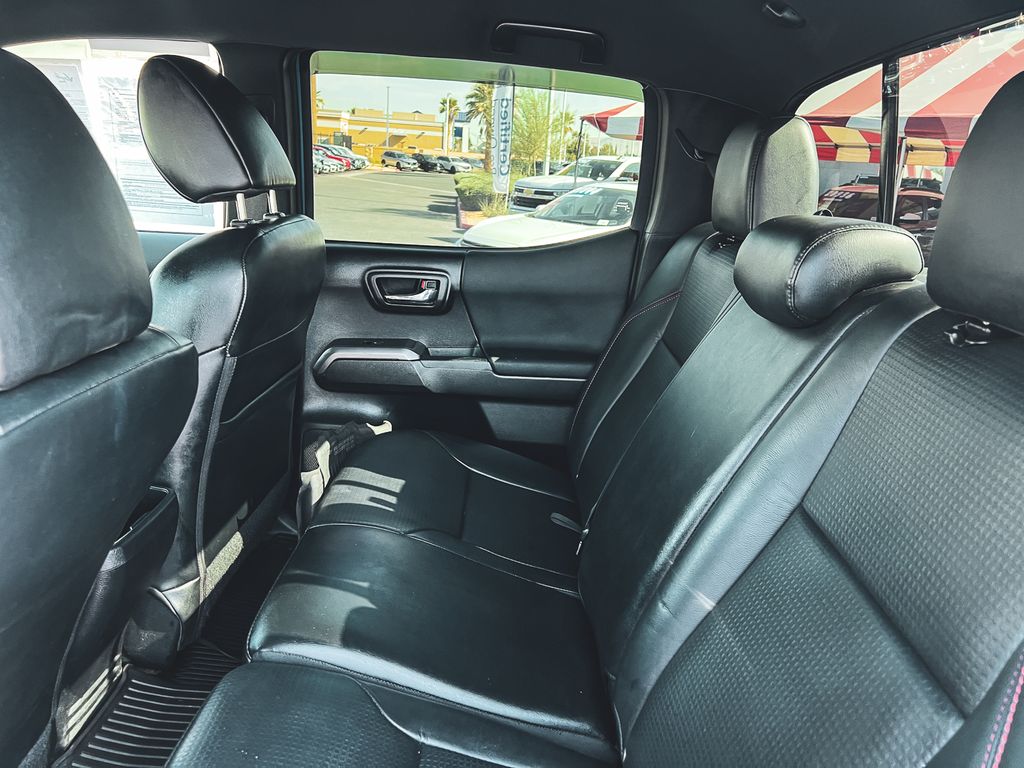 2018 Toyota Tacoma V6 photo 29