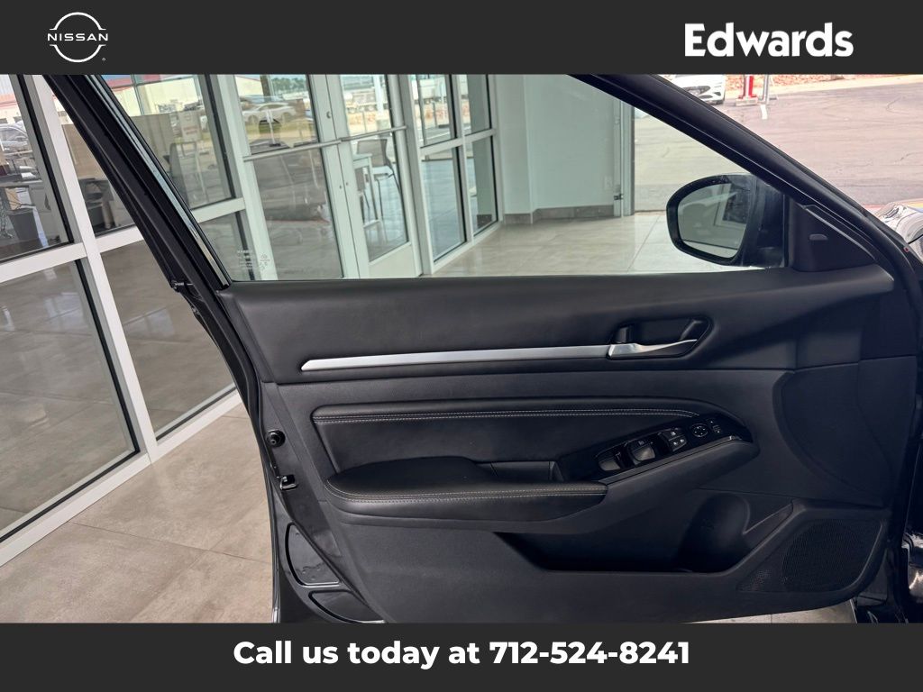 2022 Nissan Altima 2.5 SV photo 16