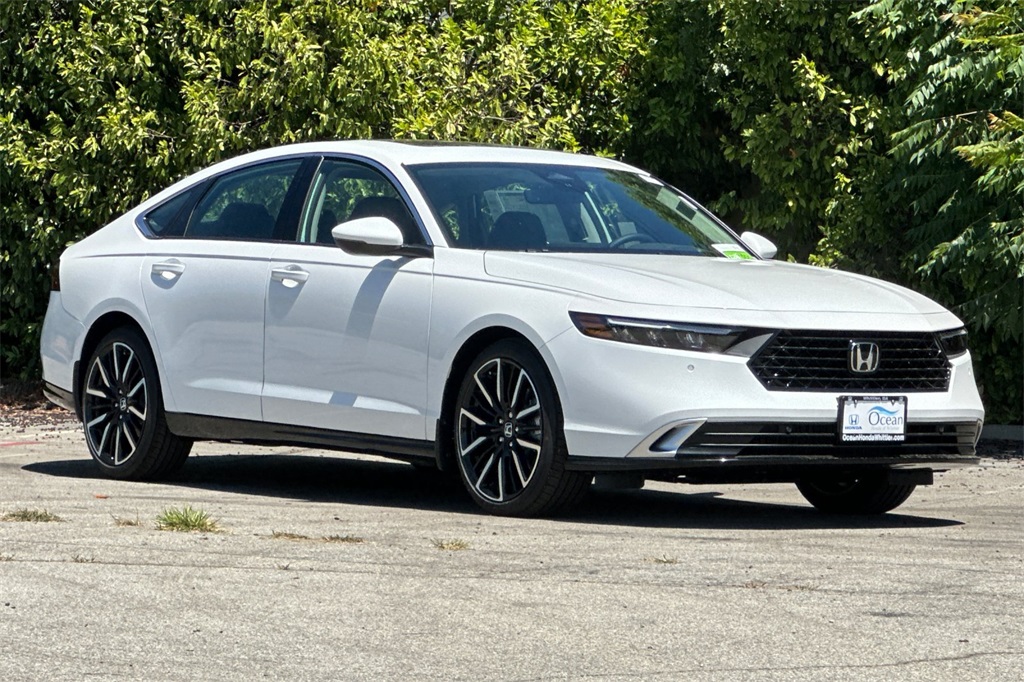2025 Honda Accord Hybrid Touring photo 2