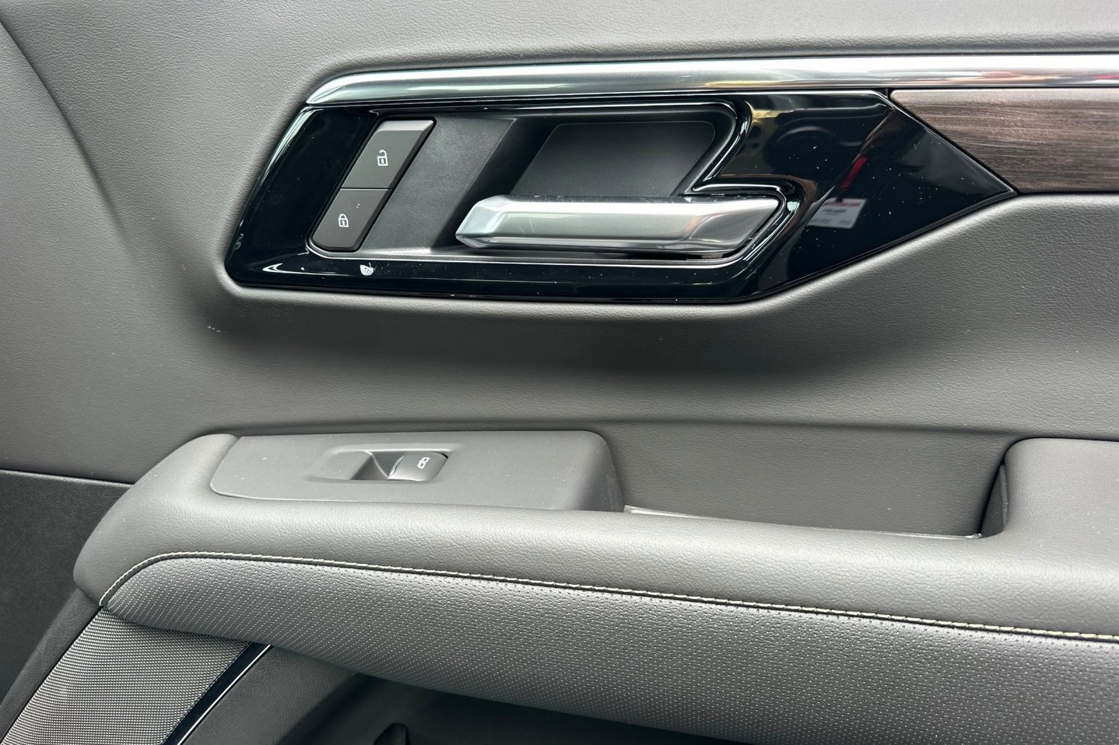 2025 Chevrolet Suburban Premier photo 21
