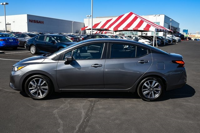 2025 Nissan Versa 1.6 SV photo 2